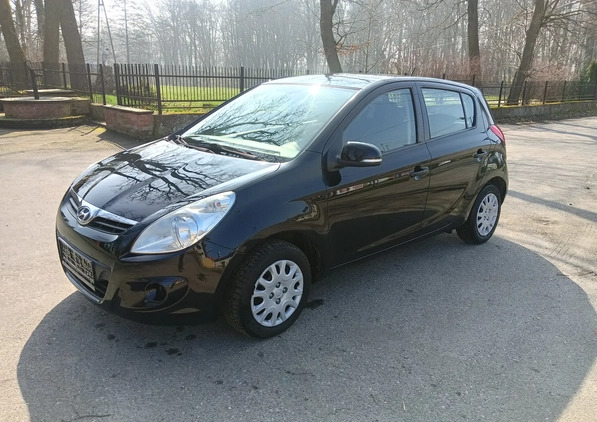 Hyundai i20 cena 14700 przebieg: 154640, rok produkcji 2012 z Gostynin małe 211